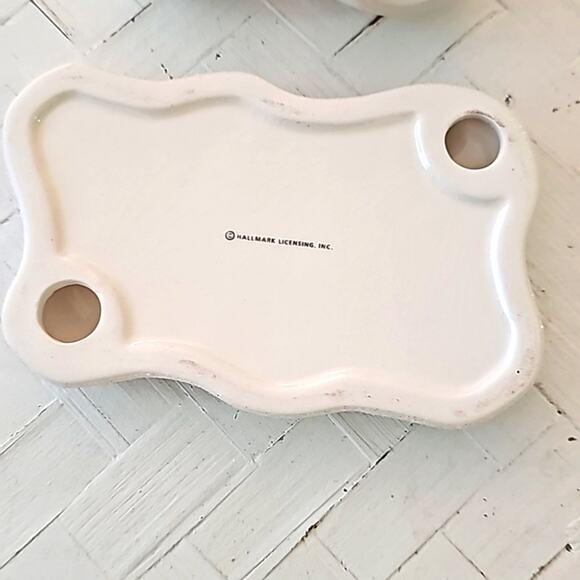 Hallmark Chubby Snowmen Salt & Pepper Shakers on a Stand of Snow 3.75" x 5" - Picture 8 of 9